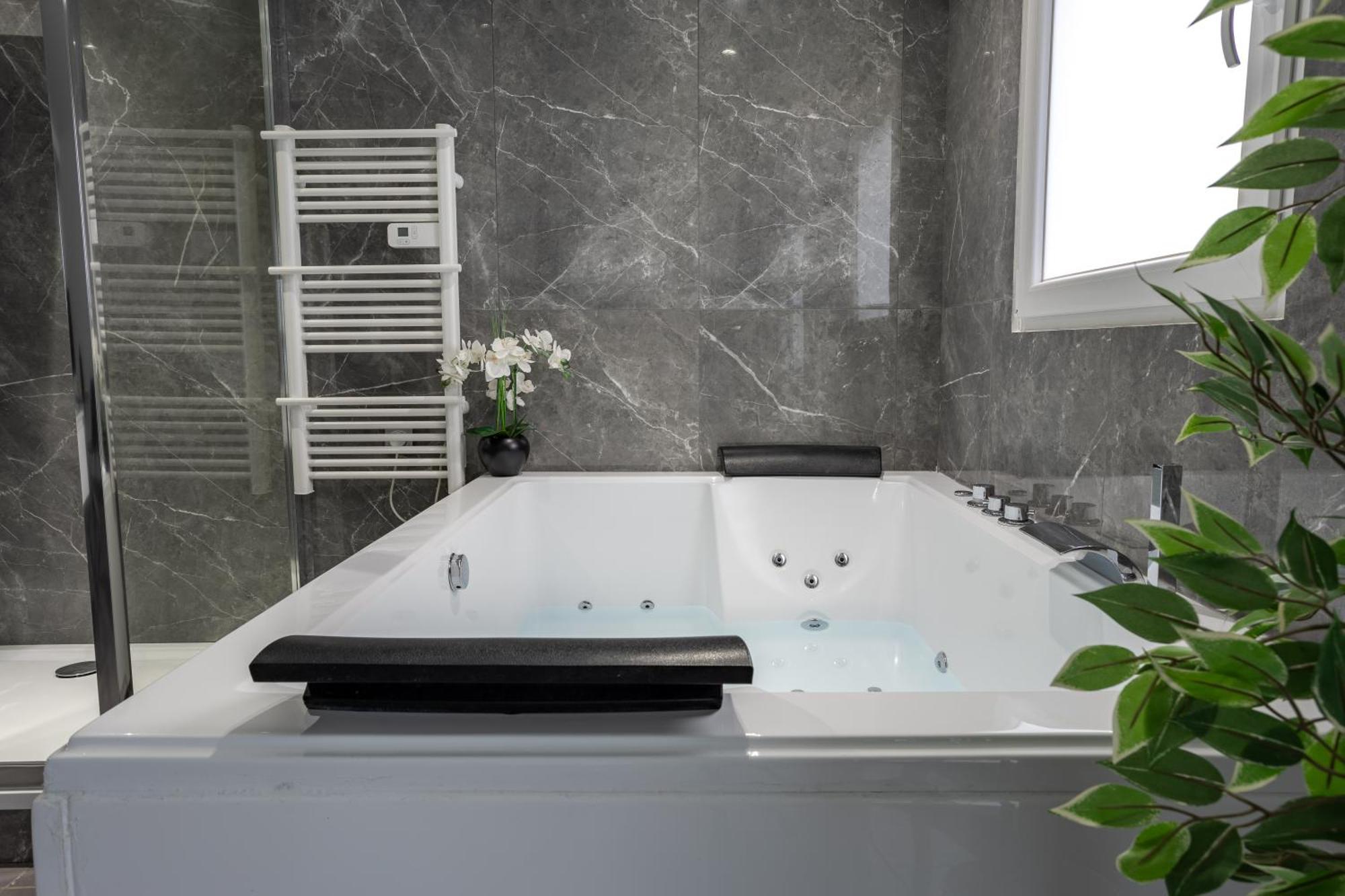 Suite Avec Jacuzzi & Terrasse 사비니-르-탕플 외부 사진